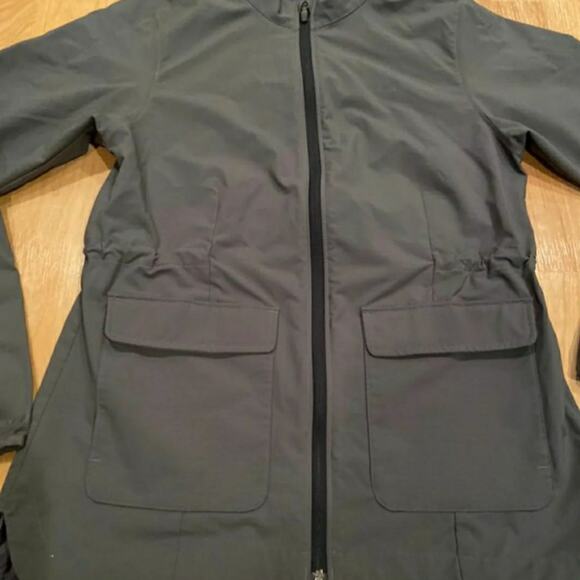 Under Armour Women's SM Gray Loose Fit Windbreaker jacket - Picture 2 of 5